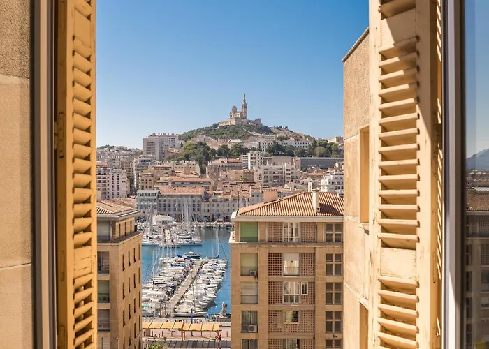 Splendide Vue Sur Nd De La Garde Et Le Vieux Port