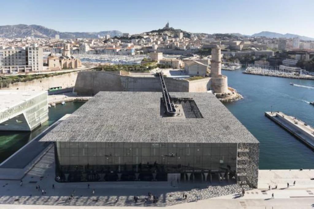 Splendide Vue Sur Nd De La Garde Et Le Vieux Port Marsiglia